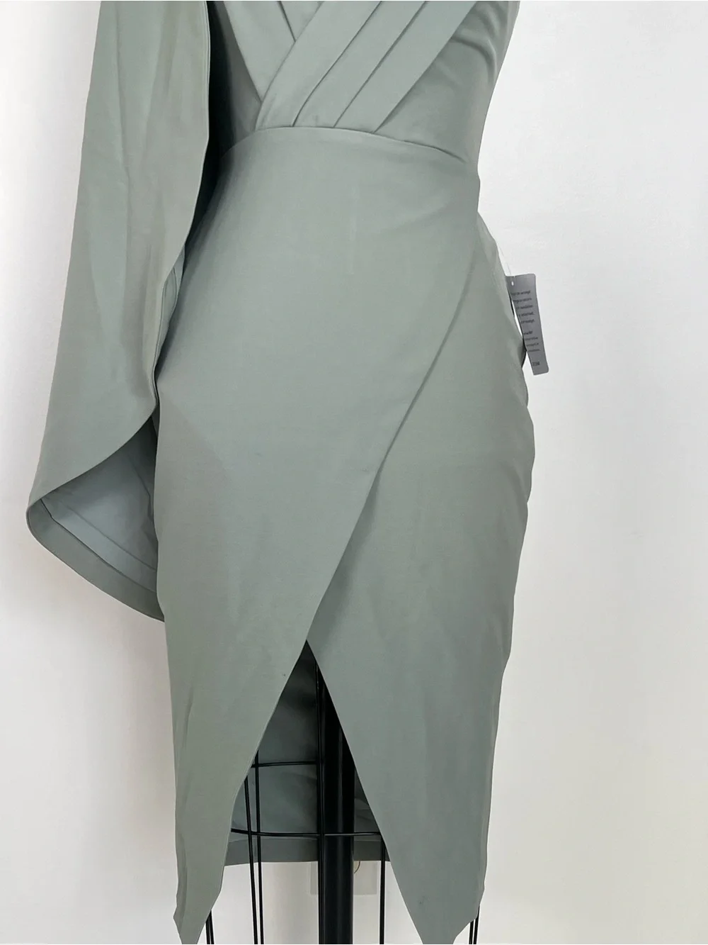 NWT! Lavish Alice‎ pleated cape-sleeve midi dress Sage Green Size 2